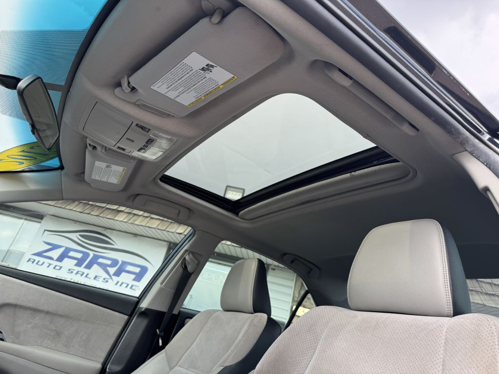 2015 Toyota Camry Image 16