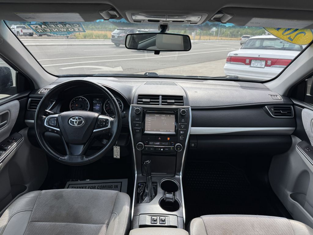 2015 Toyota Camry Image 18