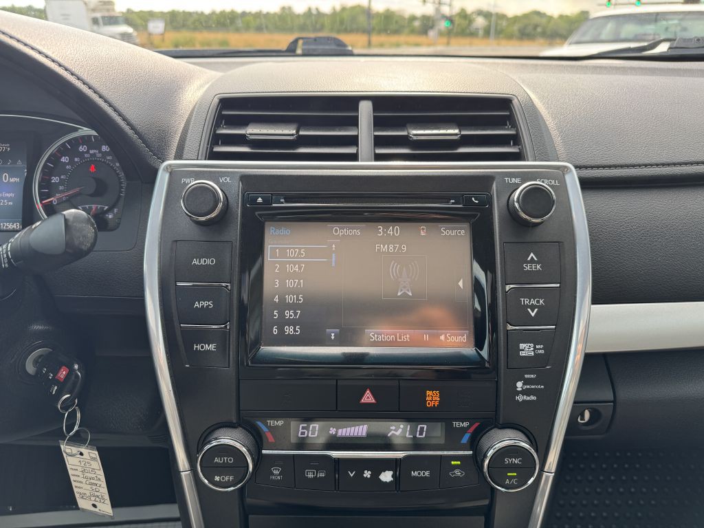 2015 Toyota Camry Image 19