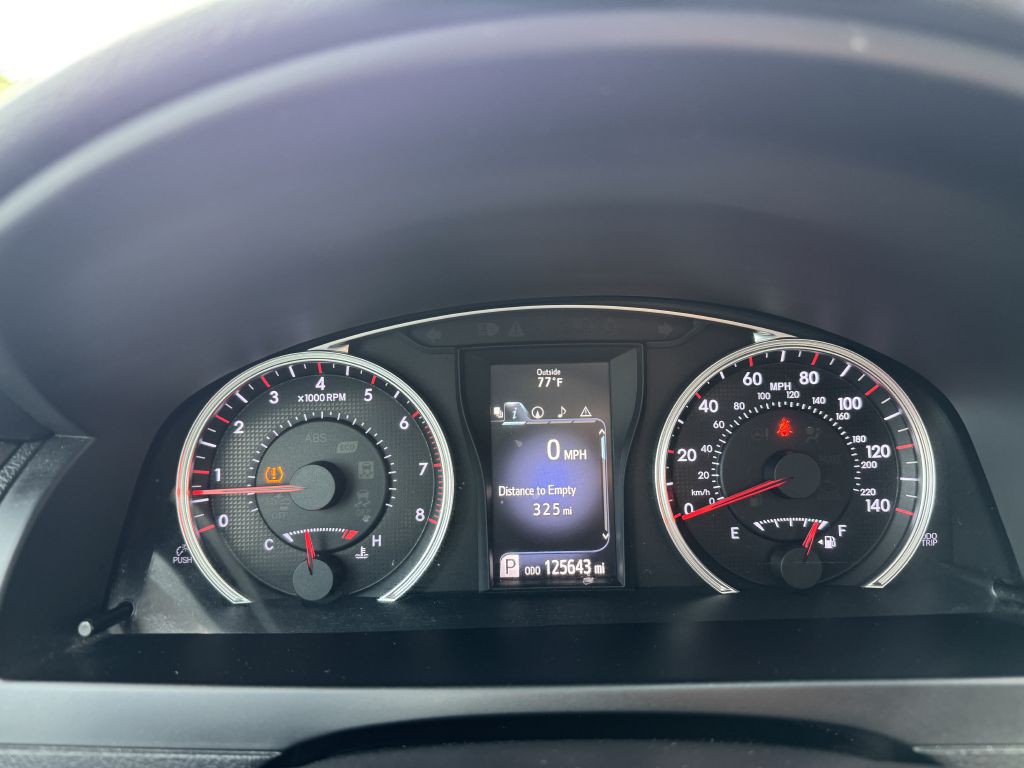 2015 Toyota Camry Image 21