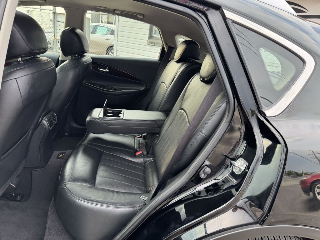 2011 INFINITI EX35 Image 17