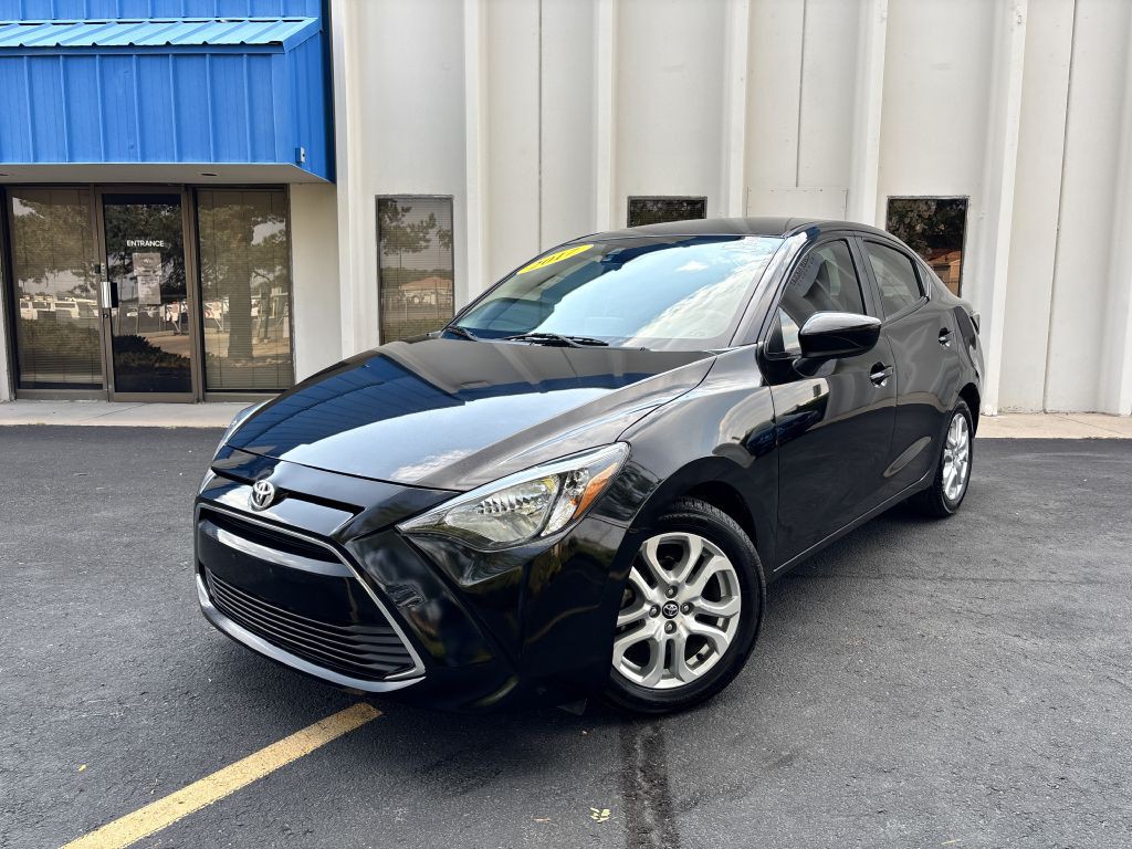 2017 Toyota Yaris Image 1