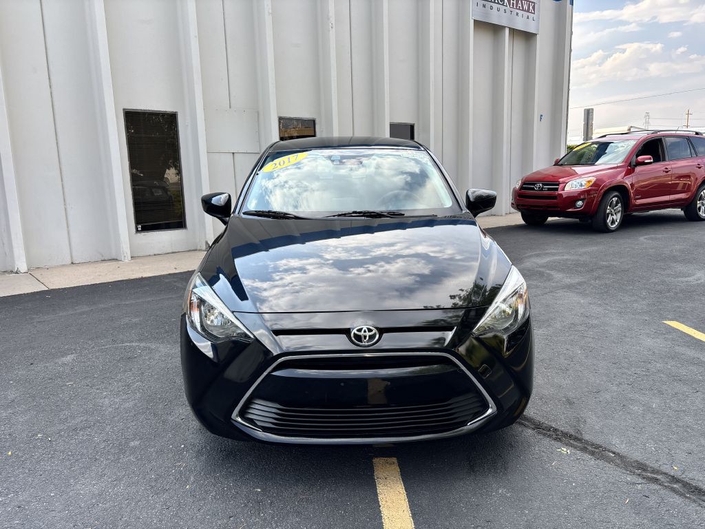2017 Toyota Yaris Image 2