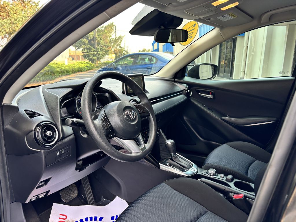 2017 Toyota Yaris Image 11