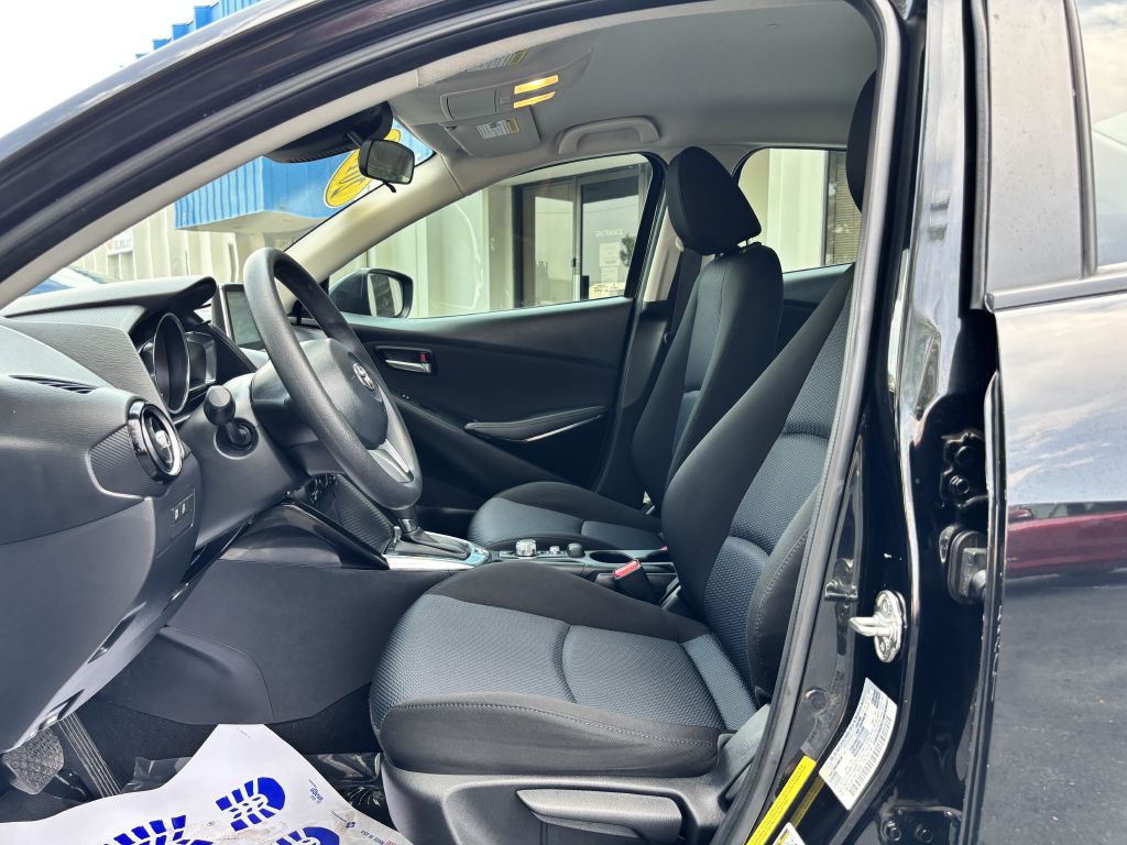 2017 Toyota Yaris Image 12