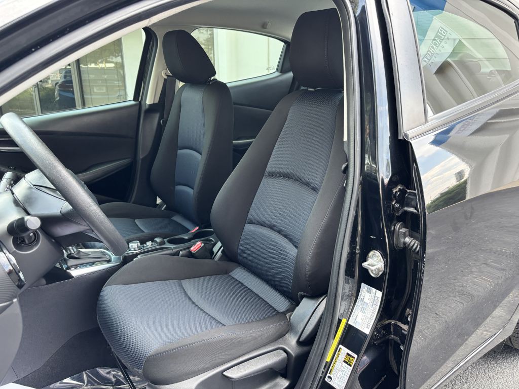 2017 Toyota Yaris Image 13