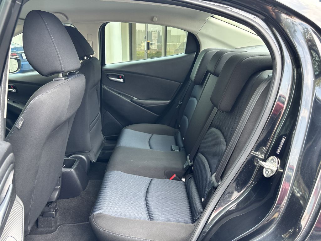 2017 Toyota Yaris Image 16