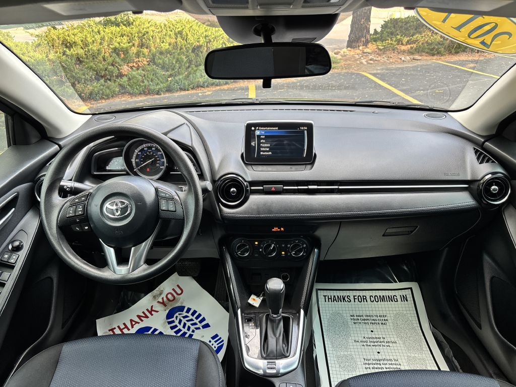 2017 Toyota Yaris Image 17