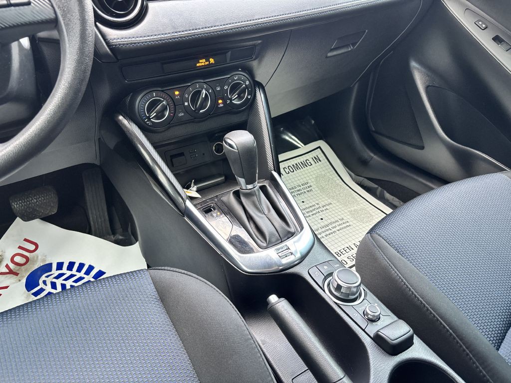2017 Toyota Yaris Image 19