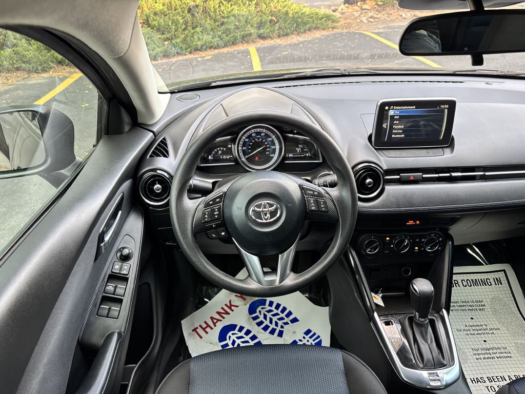2017 Toyota Yaris Image 20