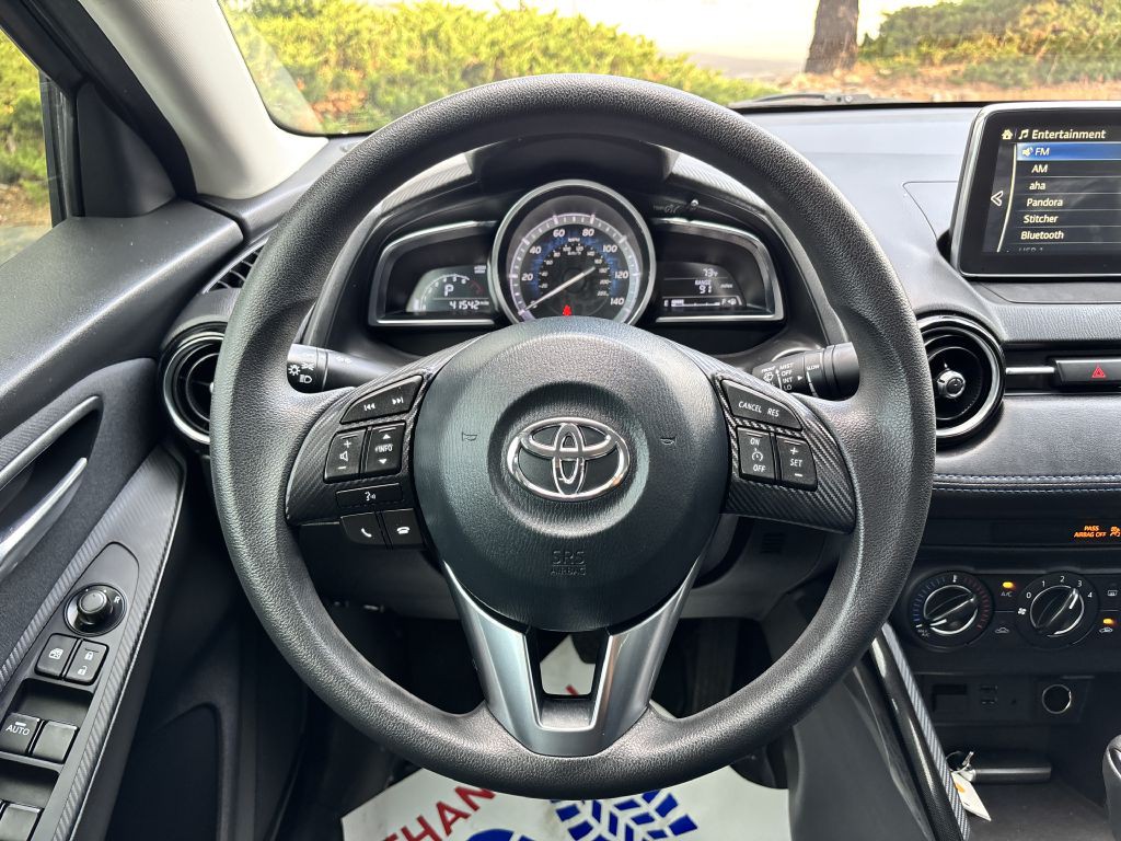 2017 Toyota Yaris Image 21