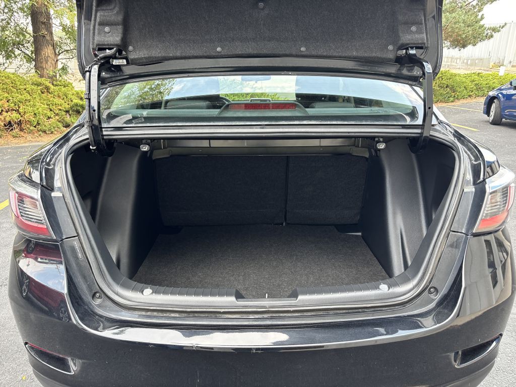 2017 Toyota Yaris Image 25
