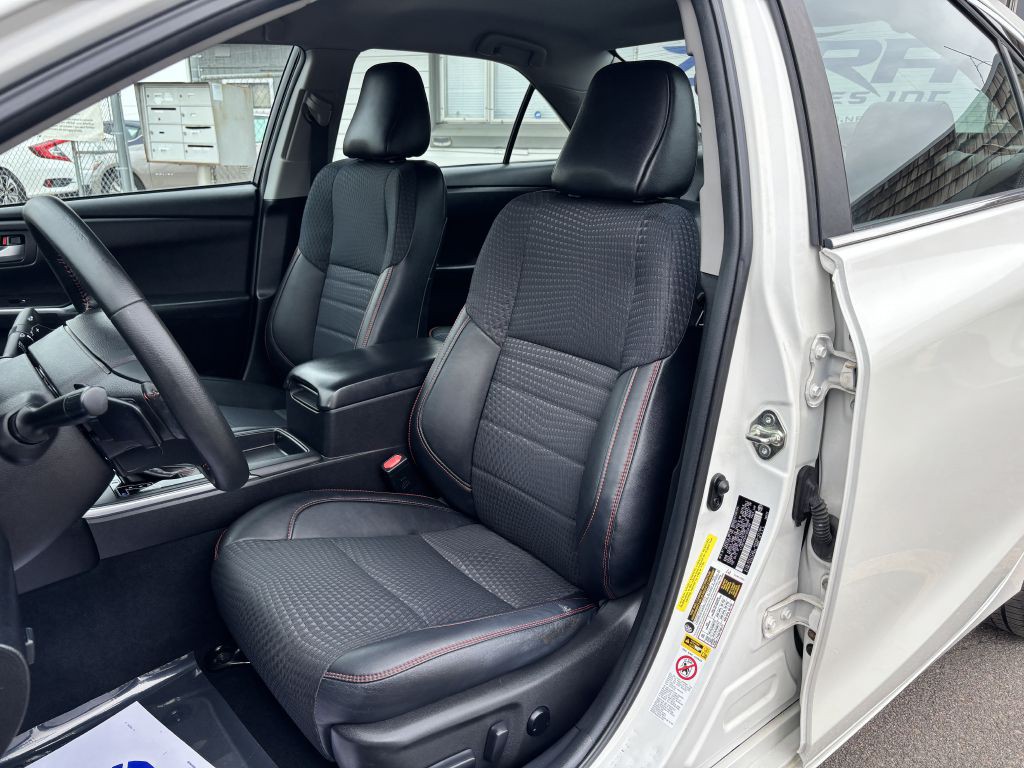 2015 Toyota Camry Image 13