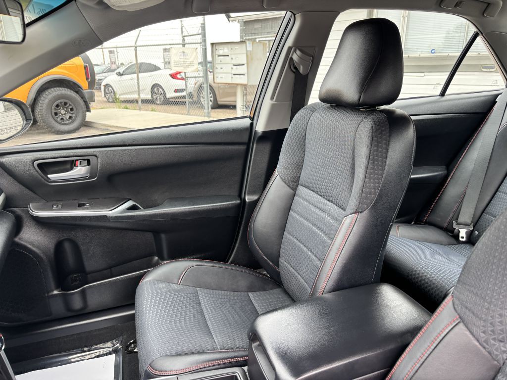 2015 Toyota Camry Image 14