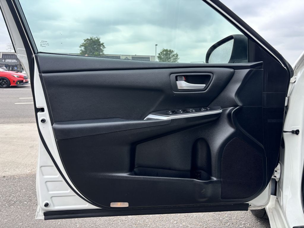 2015 Toyota Camry Image 15