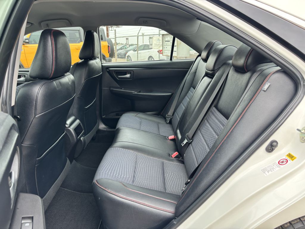 2015 Toyota Camry Image 16