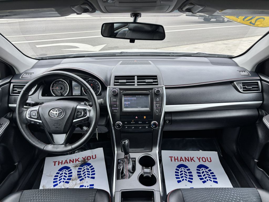 2015 Toyota Camry Image 17