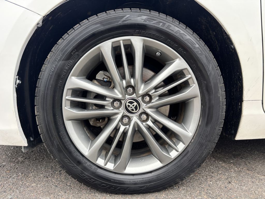 2015 Toyota Camry Image 26