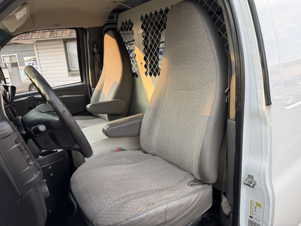 2014 Chevrolet Express Image 12