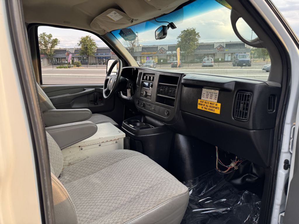 2014 Chevrolet Express Image 17