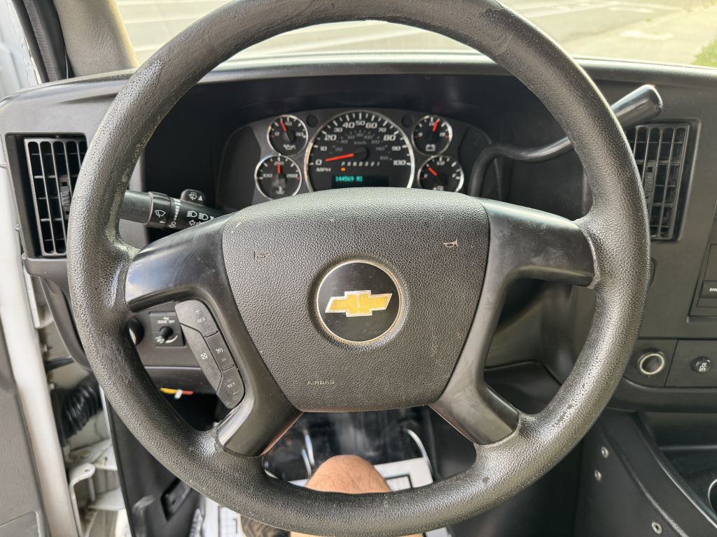 2014 Chevrolet Express Image 19