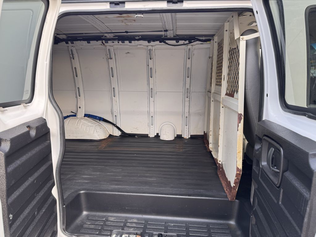 2014 Chevrolet Express Image 23