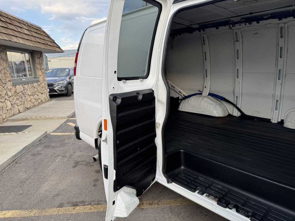 2014 Chevrolet Express Image 24