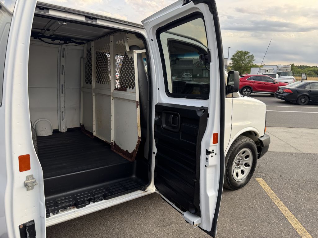 2014 Chevrolet Express Image 25