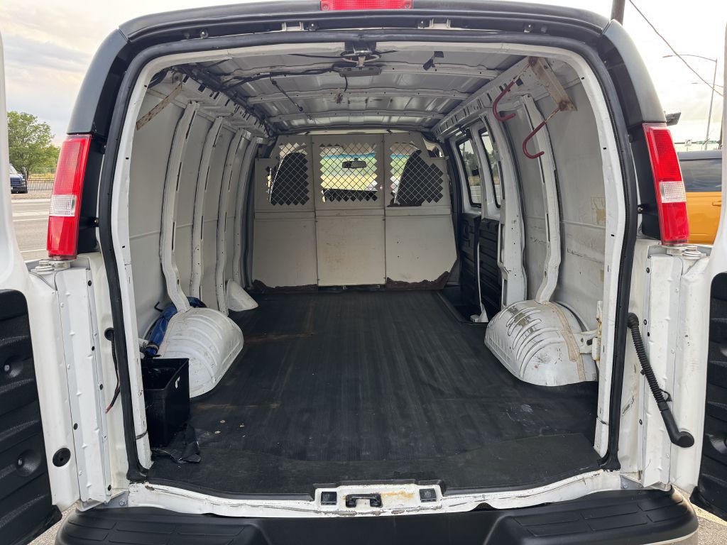2014 Chevrolet Express Image 26