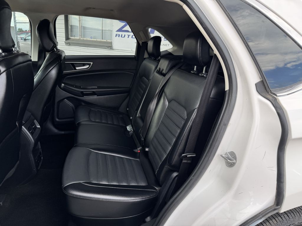 2018 Ford Edge Image 16