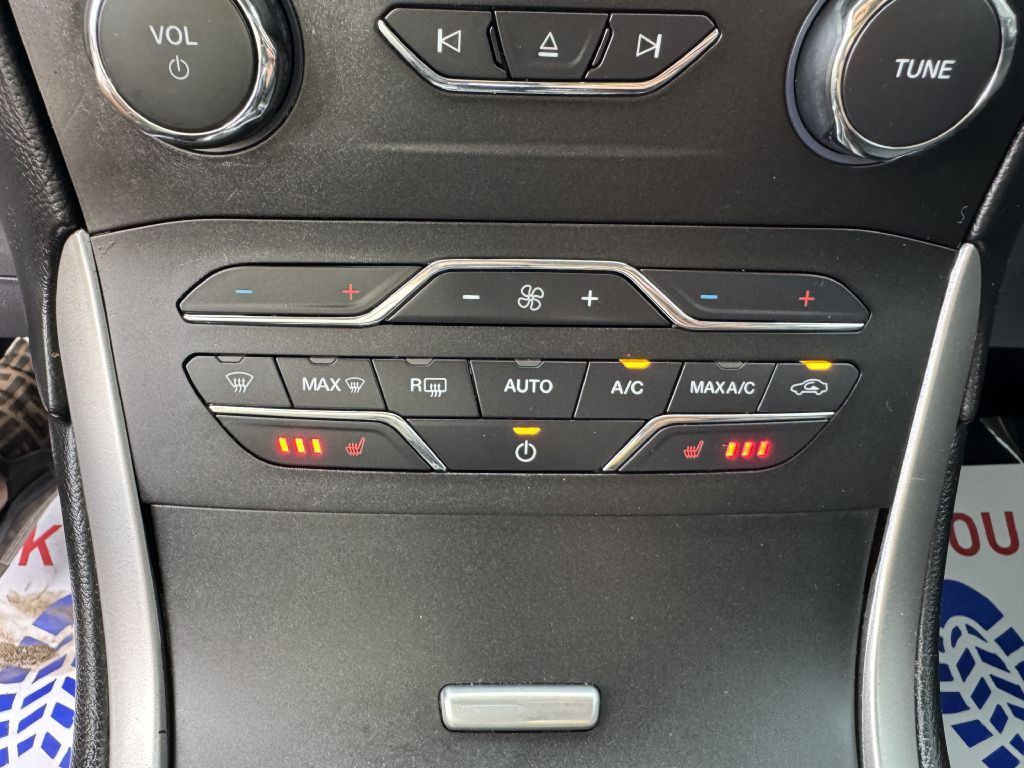 2018 Ford Edge Image 26