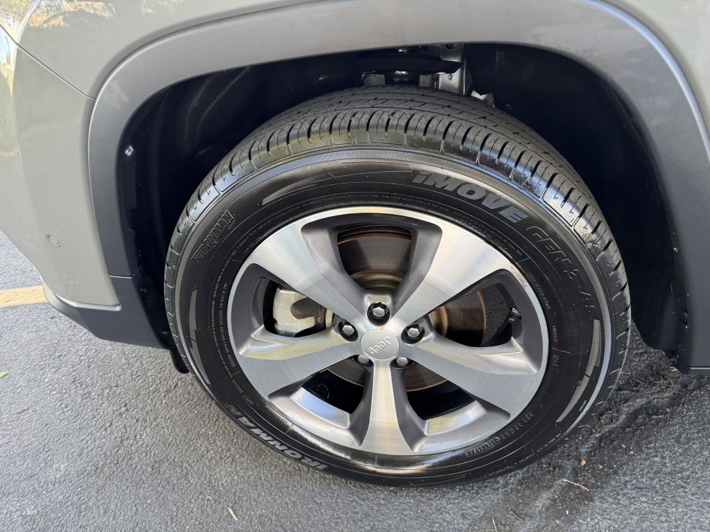 2021 Jeep Cherokee Image 32