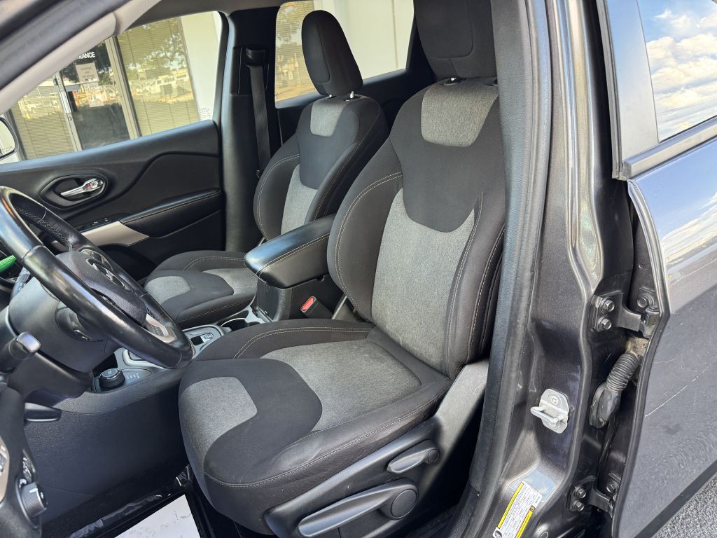 2018 Jeep Cherokee Image 12