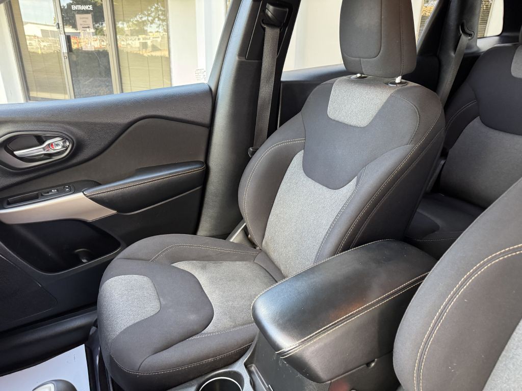2018 Jeep Cherokee Image 13