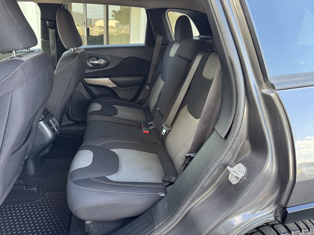 2018 Jeep Cherokee Image 16