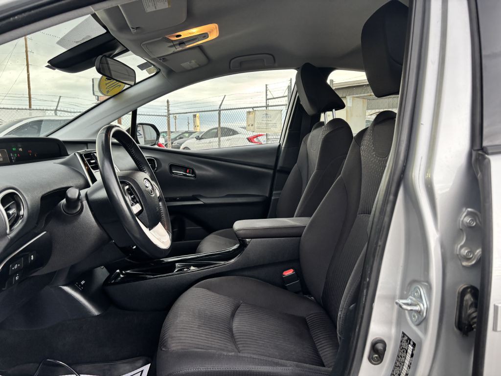 2018 Toyota Prius Image 12