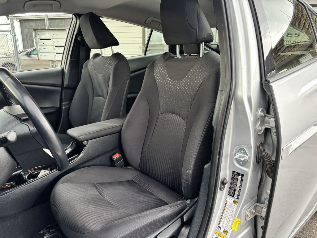 2018 Toyota Prius Image 13