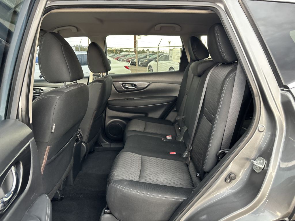 2017 Nissan Rogue Image 16