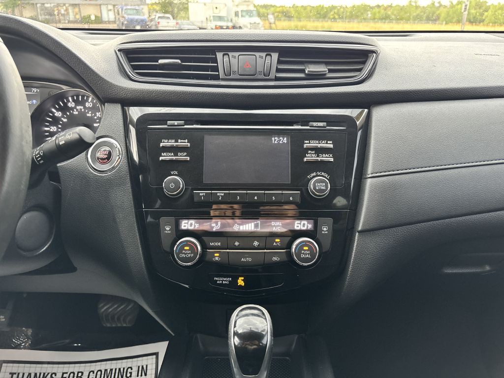 2017 Nissan Rogue Image 18