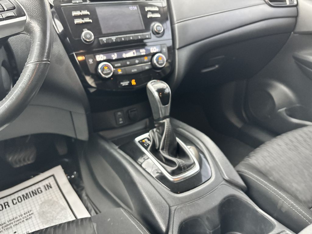2017 Nissan Rogue Image 19