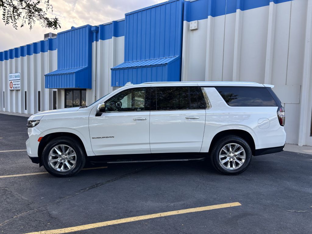 2023 Chevrolet Suburban Image 4