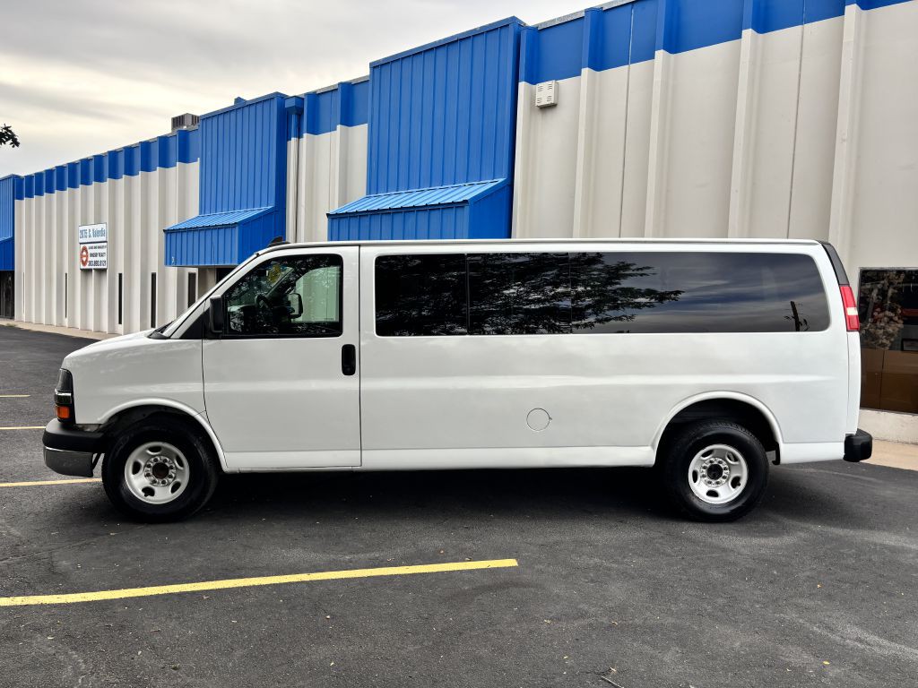 2016 Chevrolet Express Image 4