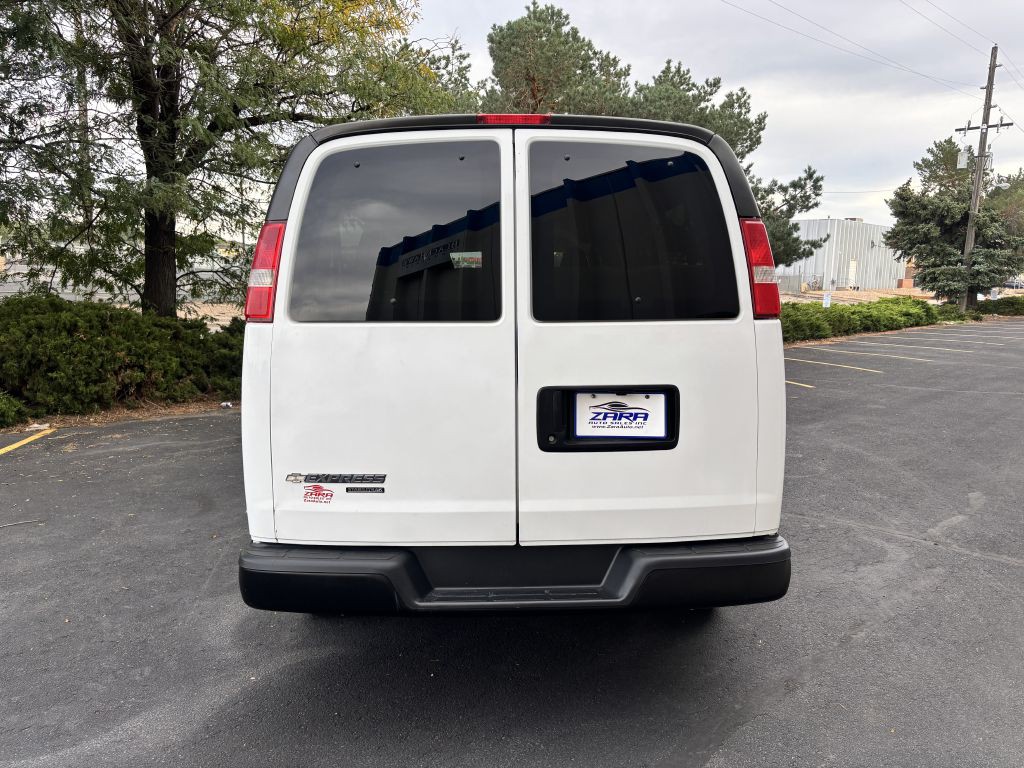 2016 Chevrolet Express Image 6