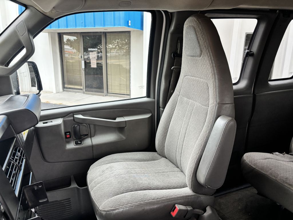 2016 Chevrolet Express Image 13