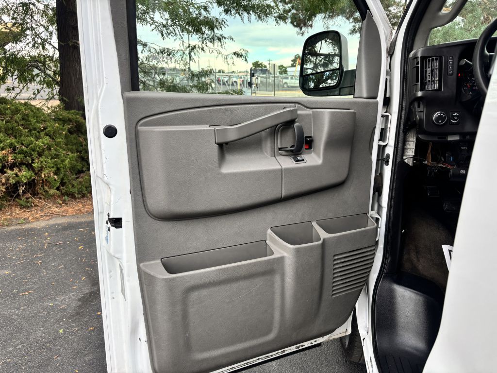 2016 Chevrolet Express Image 14