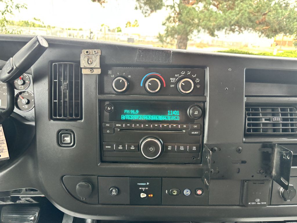 2016 Chevrolet Express Image 16