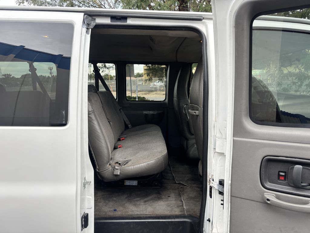 2016 Chevrolet Express Image 19