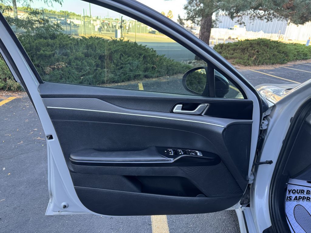 2021 Kia K5 Image 15