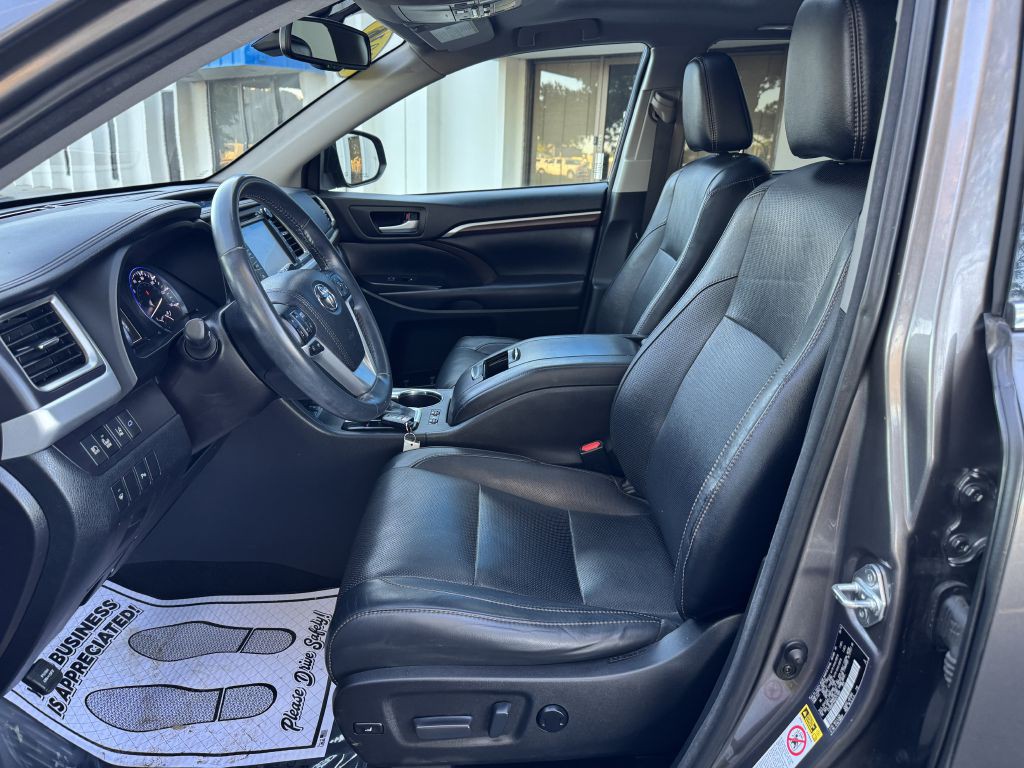 2016 Toyota Highlander Image 11