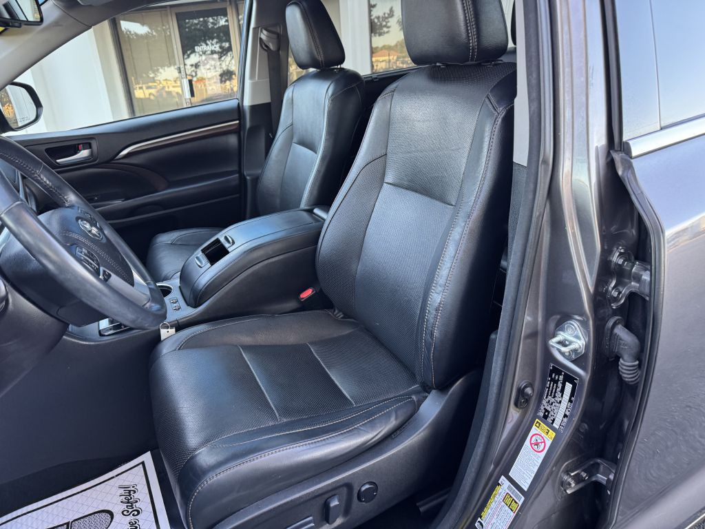 2016 Toyota Highlander Image 12